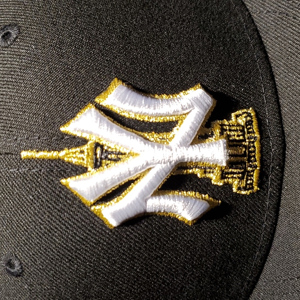 Black & Gold Limited Edition NY YANKEES New Era 7 5/8